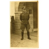 Infanterieleutnant der Wehrmacht in Felduniform.